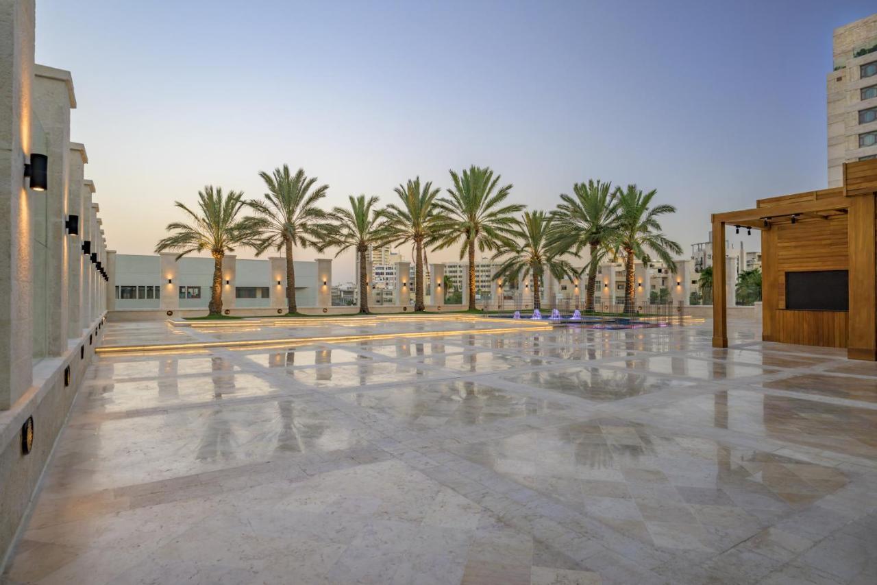 Grand Hyatt Amman Hotell Exteriör bild The courtyard of the Al-Shaqra campus