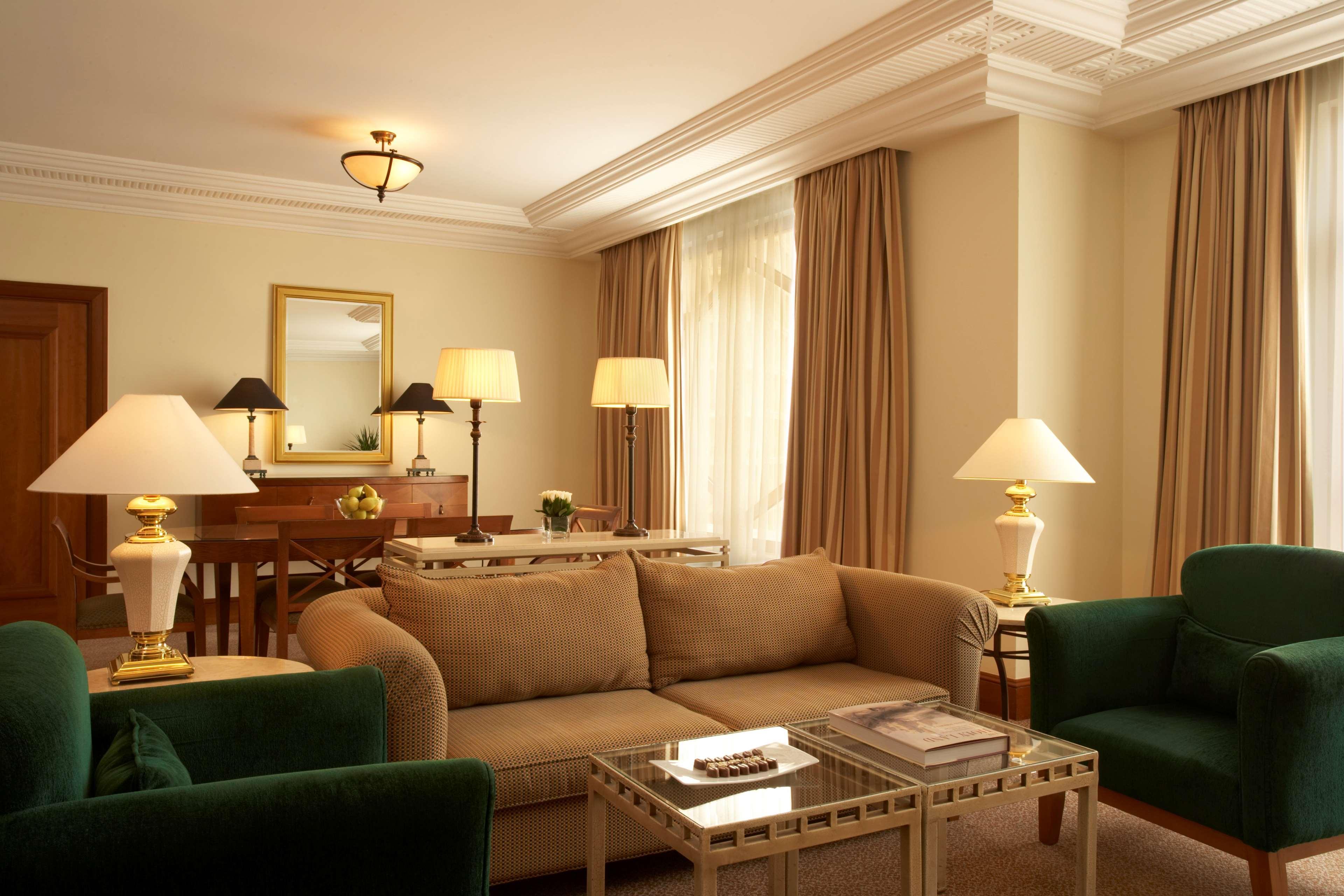 Grand Hyatt Amman Hotell Exteriör bild A suite at the hotel