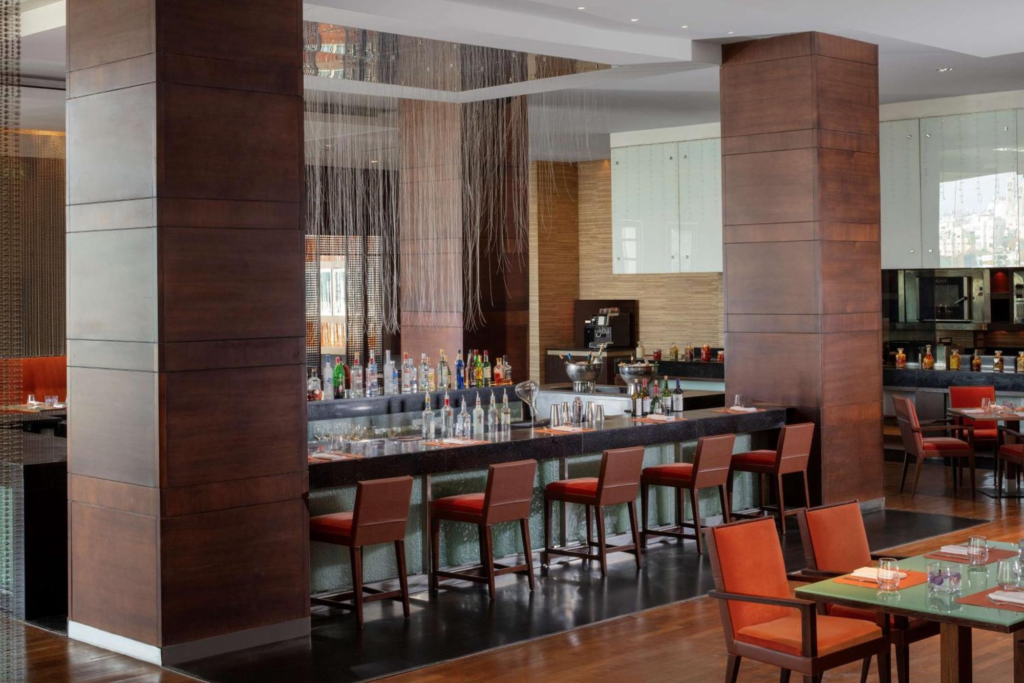 Grand Hyatt Amman Hotell Exteriör bild The bar at the hotel